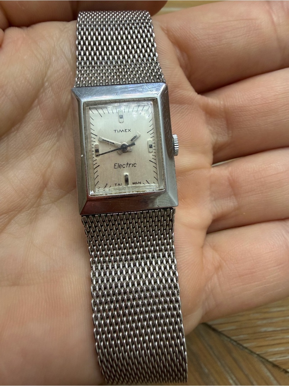 VINTAGE TIMEX ELECTRIC STAINLESS STEEL LADIES’ WRISTWATCH MESH BAND